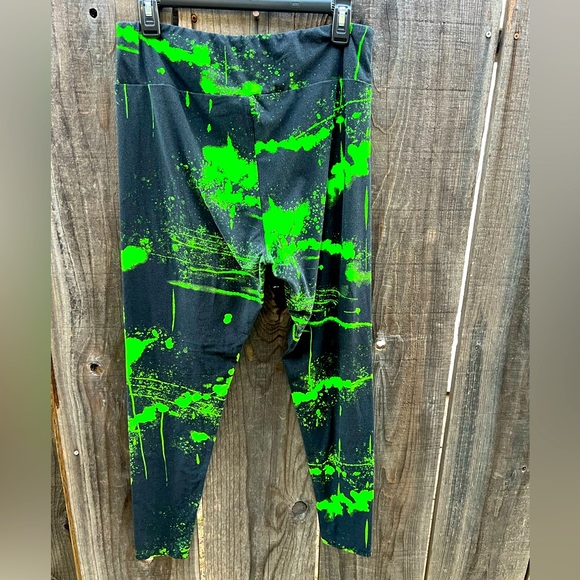 LuLaRoe Pants - LuLaRoe TC black and neon green paint splash leggings